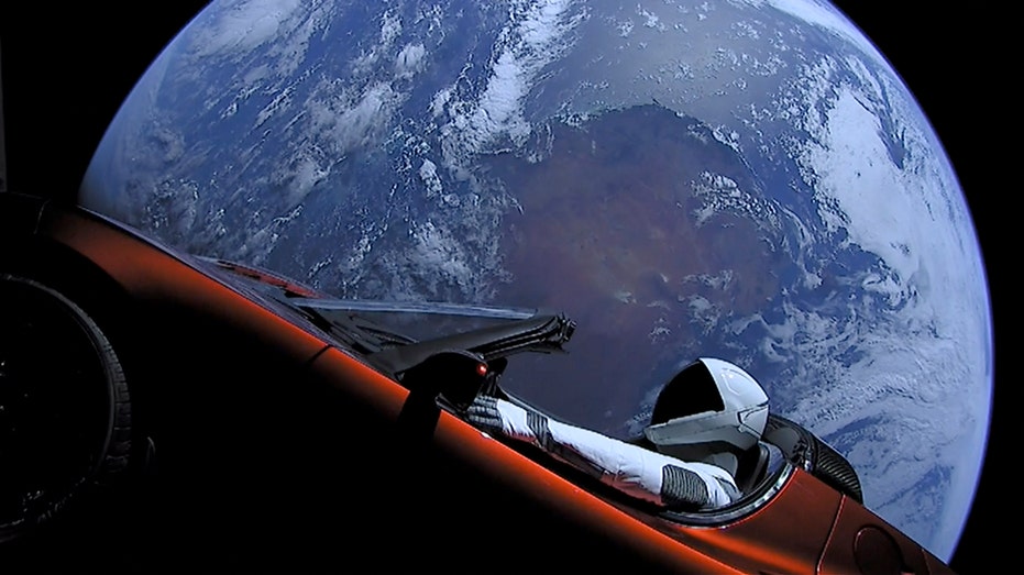 newly-discovered-asteroid-turns-out-to-be-tesla-roadster-launched-into-space