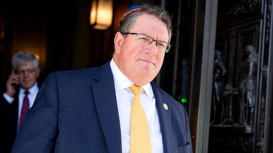 florida-republican-vows-to-block-welfare-benefits-for-noncitizens:-‘if-you-want-free-stuff,-go-home’