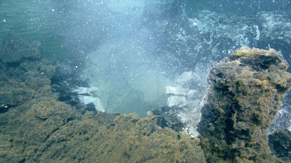 scientists-predict-underwater-volcano-eruption-300-miles-off-oregon