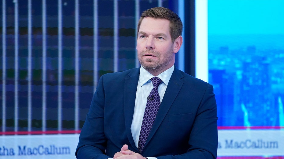 california-gubernatorial-hopeful-eric-swalwell-embraces-role-as-trump’s-loudest-critic-amid-new-doj-probe