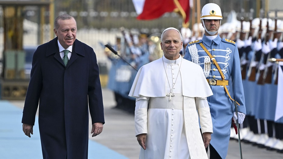 pope-leo-xiv-opens-first-foreign-trip-in-turkey-with-a-visit-to-christianity’s-early-heartlands