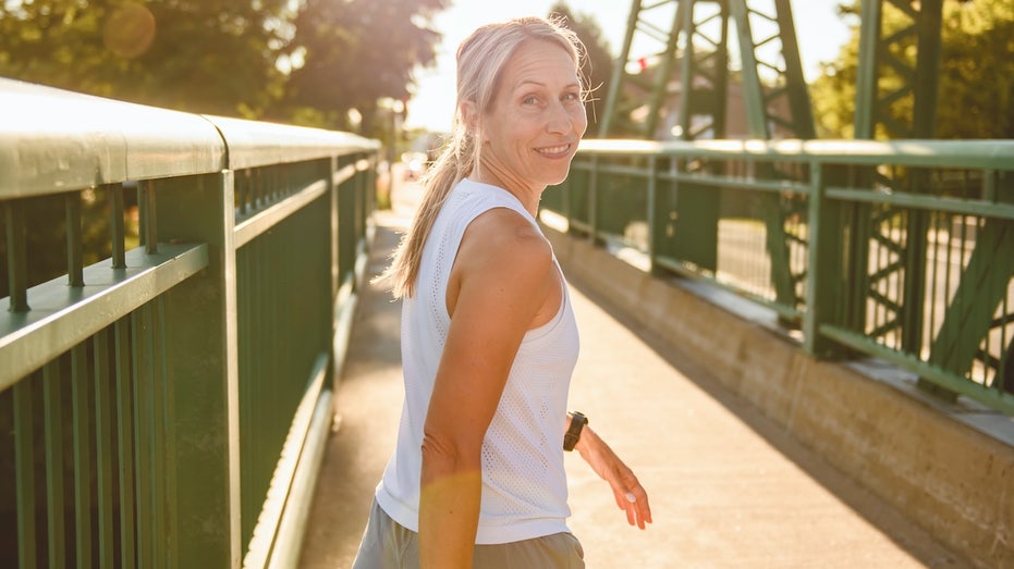 happiness-expert-shares-6-step-morning-routine,-plus-the-downside-of-‘sleep-divorce’