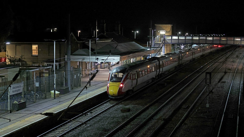 multiple-people-stabbed-in-uk-train-attack-near-cambridge-as-police-arrest-2-suspects