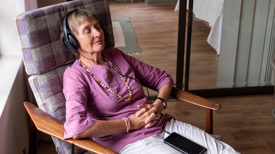 listening-to-music-after-70-may-cut-dementia-risk-by-nearly-40%,-new-study-suggests