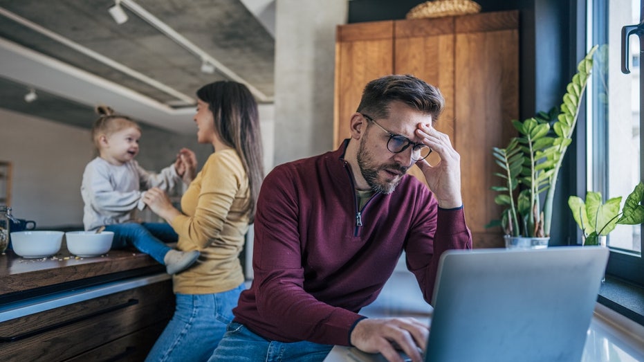 one-toxic-behavior-kills-relationships,-leading-happiness-expert-warns