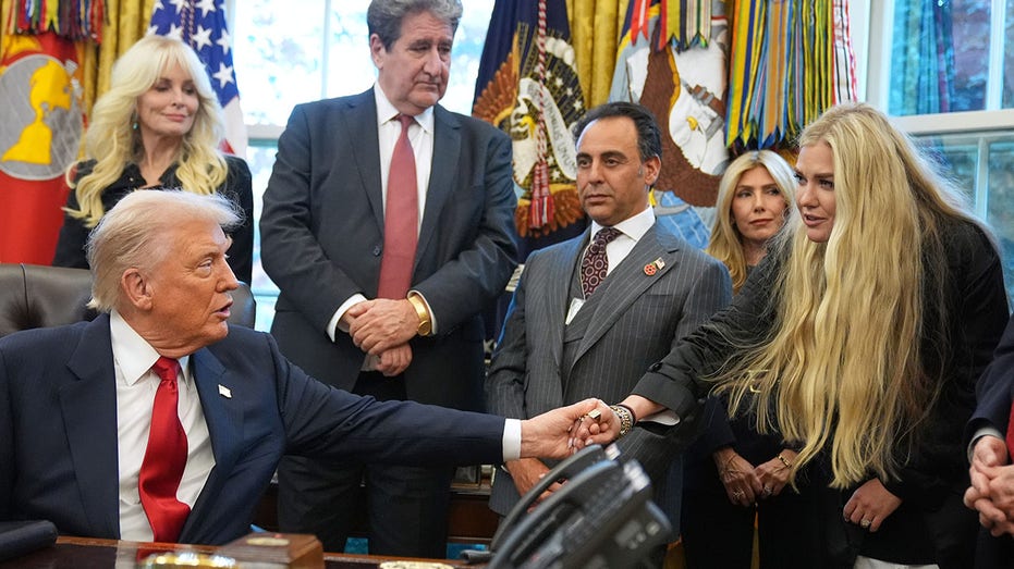 erika-kirk-speaks-at-oval-office-event-to-swear-in-sergio-gor-as-new-us-ambassador-to-india