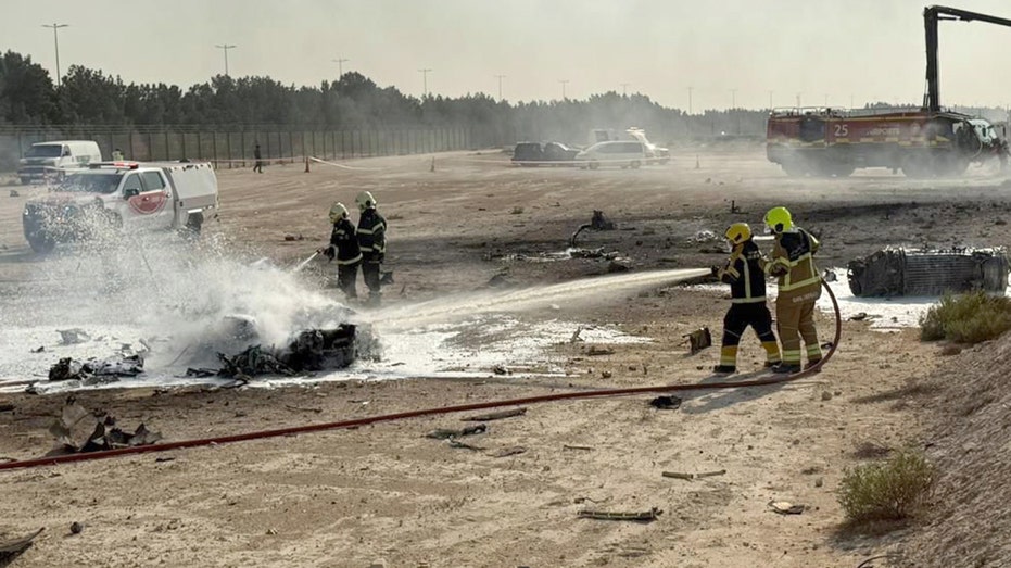 fighter-jet-crashes-at-dubai-air-show,-pilot-dead