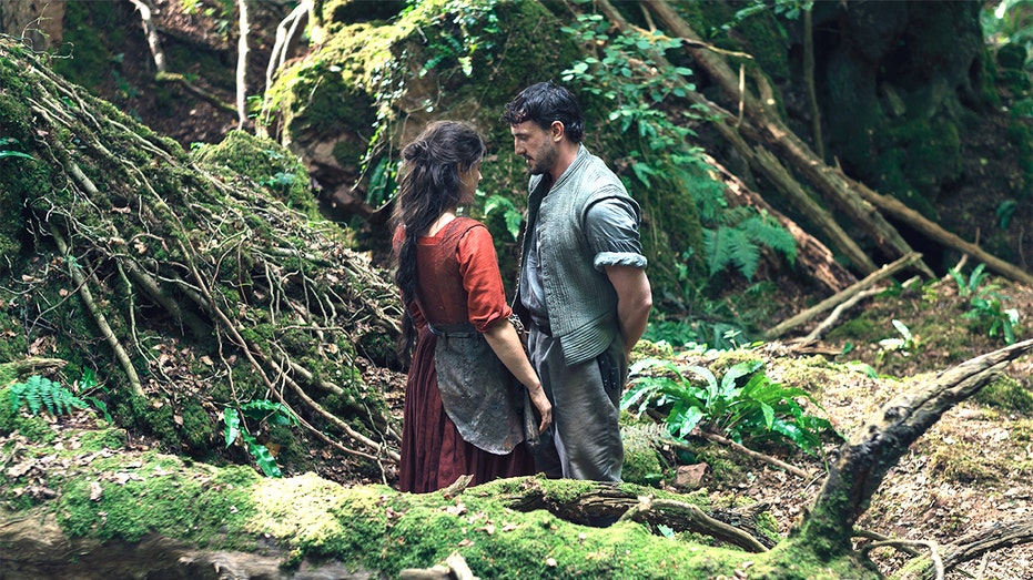 ‘hamnet’-review:-jessie-buckley,-paul-mescal-lead-moving-shakespeare-family-drama