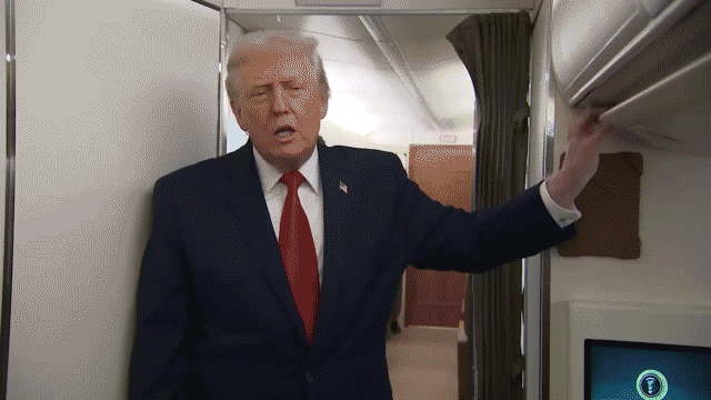 trump-repeatedly-bumped-by-bathroom-door-during-hilarious-af1-gaggle:-‘come-on-out!’