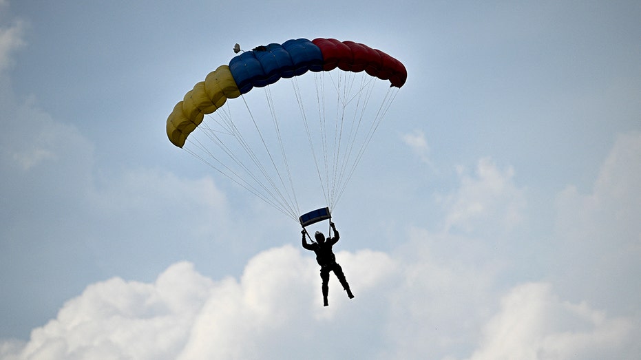skydiver-survives-after-reserve-parachute-accidentally-deploys,-leaving-him-dangling-from-flying-airplane