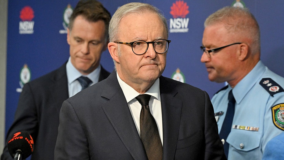 australia-moves-to-tighten-gun-laws-after-hanukkah-mass-shooting-leaves-15-dead-at-bondi-beach