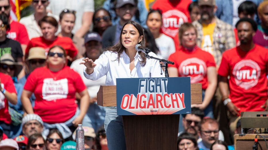 aoc’s-luxury-spending-binge-in-puerto-rico-reignites-questions-about-‘socialist’-brand:-‘peak-hypocrisy’