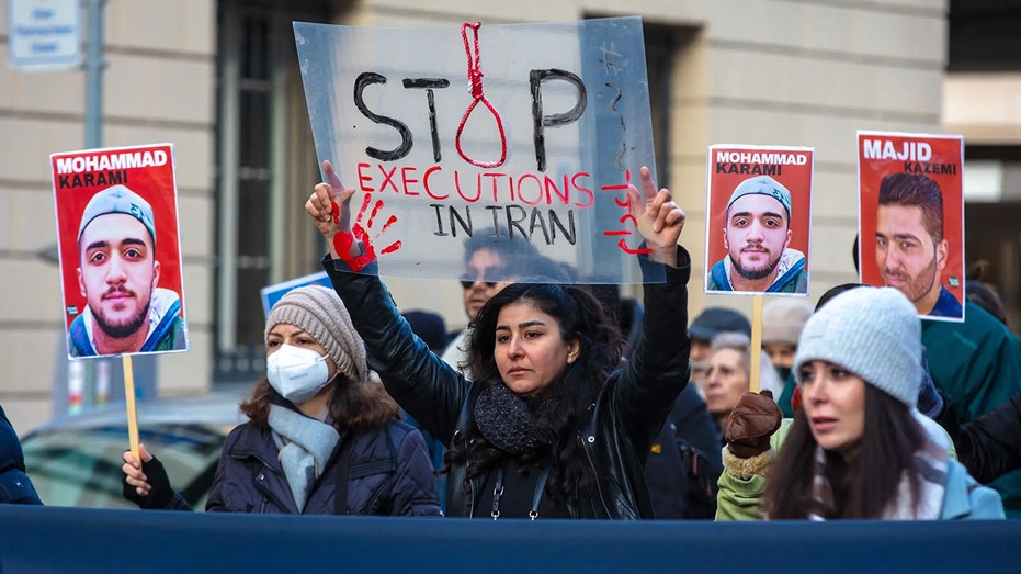 iran-killing-spree-continues-as-regime-sets-new-record-for-2025-executions,-dissident-group-says