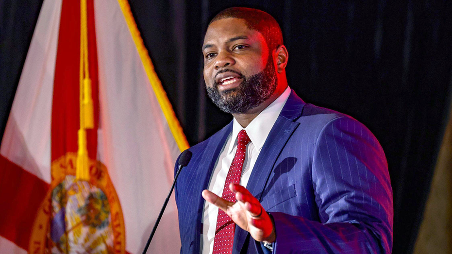 byron-donalds-urges-conservatives-to-‘focus-on-the-mission’-at-americafest-after-2025-setbacks