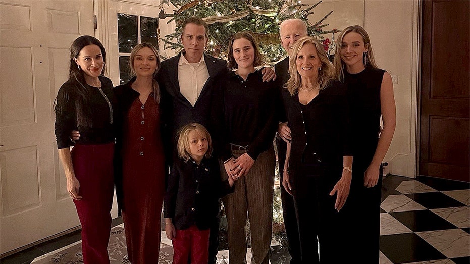 biden-nearly-invisible-in-own-christmas-family-photo-as-hunter-takes-center-stage