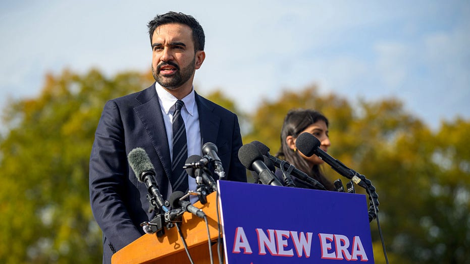 socialist-mayor-mamdani-inaugurated-alongside-bernie-sanders-and-aoc-on-new-year’s-day