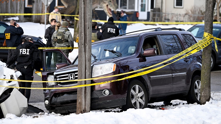 noem-condemns-alleged-attack-on-ice-agents-stuck-in-snow-in-minneapolis-as-‘act-of-domestic-terrorism’