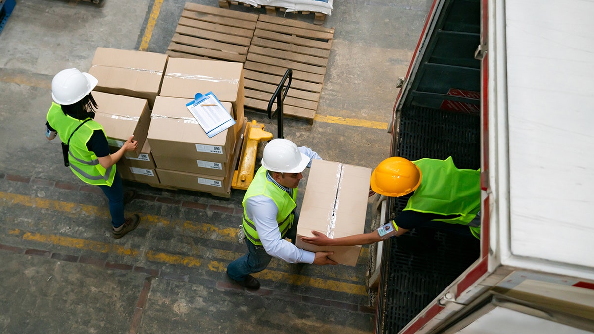 lobsters-to-tequila:-cargo-theft-is-eating-america’s-lunch-and-driving-up-food-prices