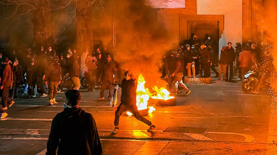 liz-peek:-trump-is-putting-america-first-by-backing-iran-into-a-corner