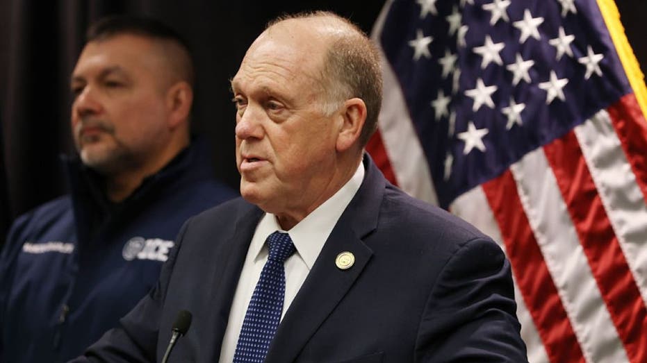 border-czar-tom-homan-vows-to-stay-in-minnesota-‘until-the-problem’s-gone’