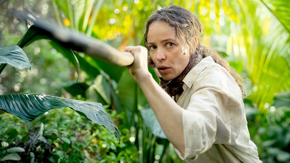 ‘send-help’-review:-rachel-mcadams,-dylan-o’brien-lead-comically-violent-desert-island-thriller