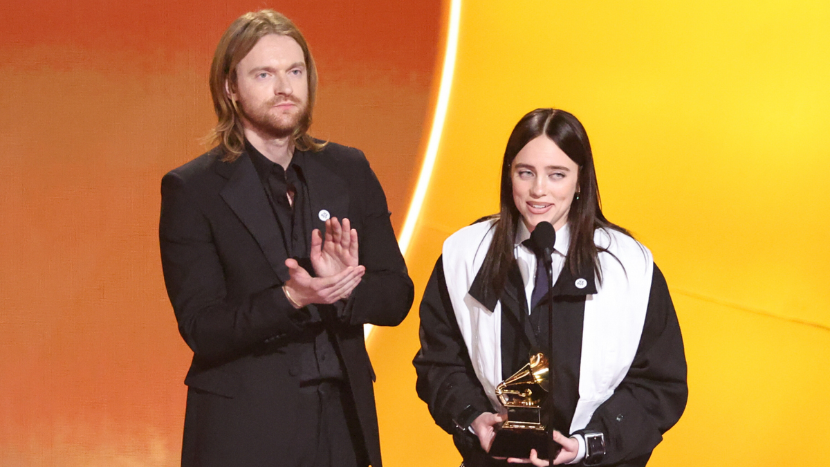 jimmy-failla:-billie-eilish-cries-‘stolen-land’-—-then-goes-home-to-her-$2.3m-california-mansion