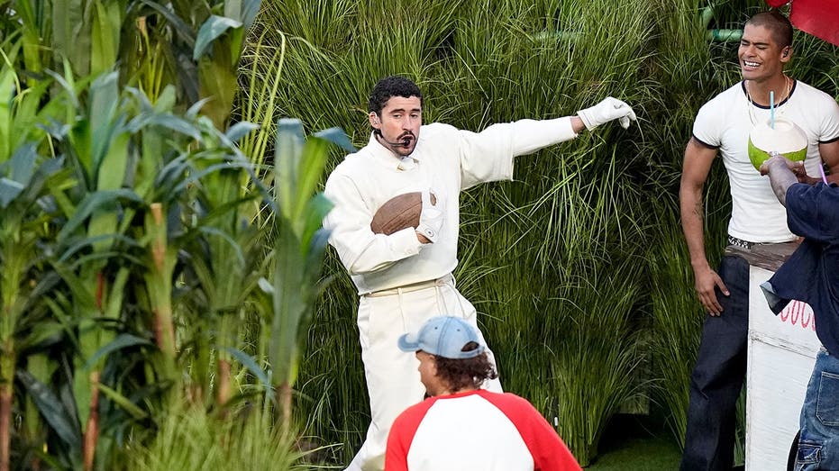 from-kneeling-to-spanish-anthems:-how-the-nfl-lost-middle-america-at-halftime