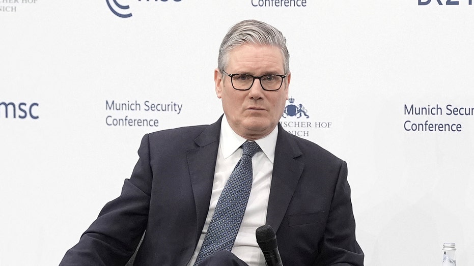 starmer-sends-uk-strike-group-to-arctic,-cites-rising-russia-threat-as-trump-pushes-greenland-deal