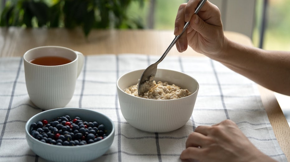 eating-oatmeal-for-two-days-has-unexpected-impact-on-heart-health,-study-suggests
