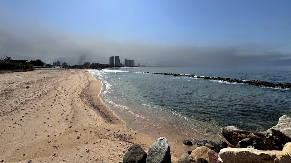 tourists-in-mexican-seaside-city-told-to-stay-on-resort-as-government-warns-of-‘clashes’